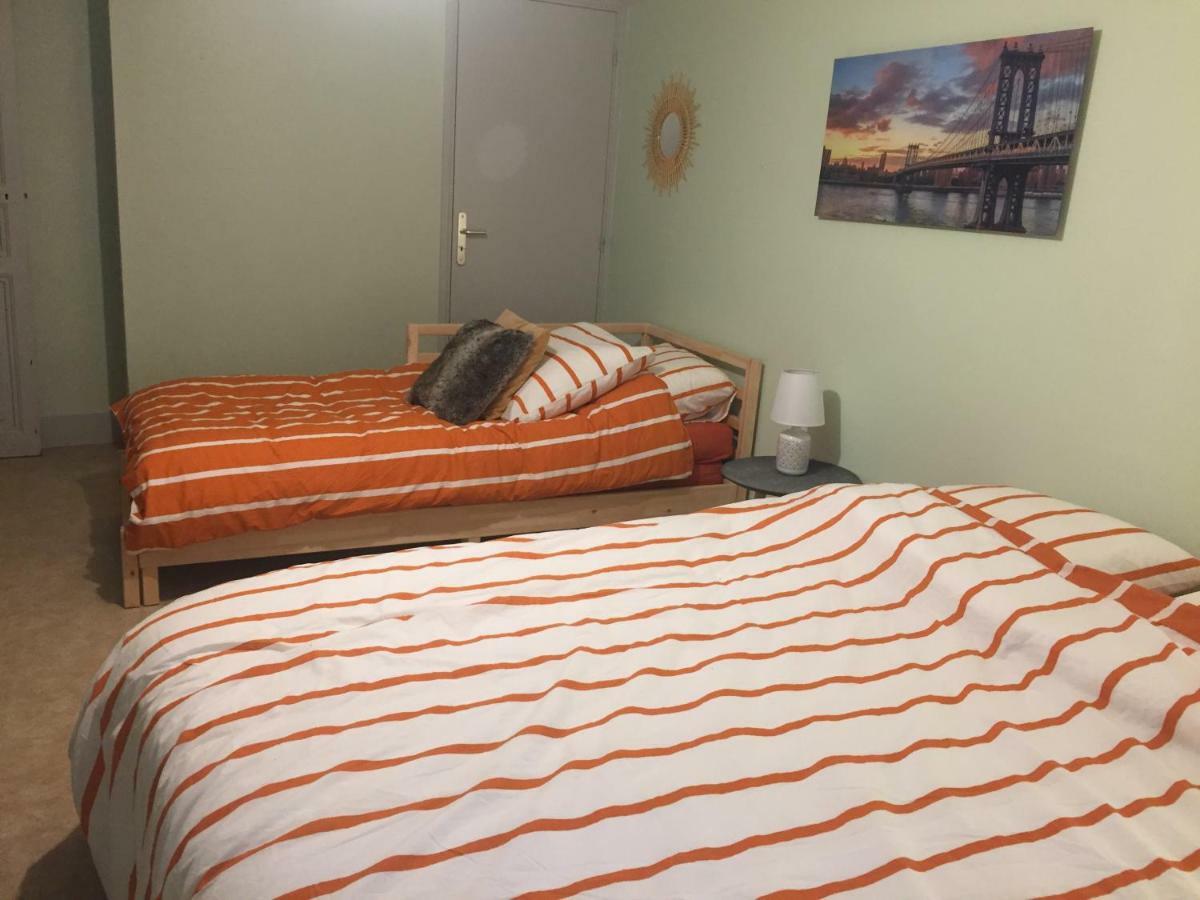 Cap Coutellerie - Sejours Pros Ou Familles En Hypercentre De Thiers Apartman Kültér fotó