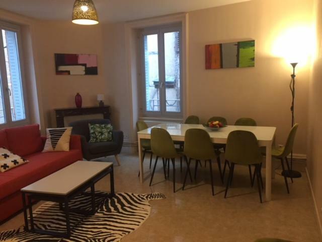 Cap Coutellerie - Sejours Pros Ou Familles En Hypercentre De Thiers Apartman Kültér fotó