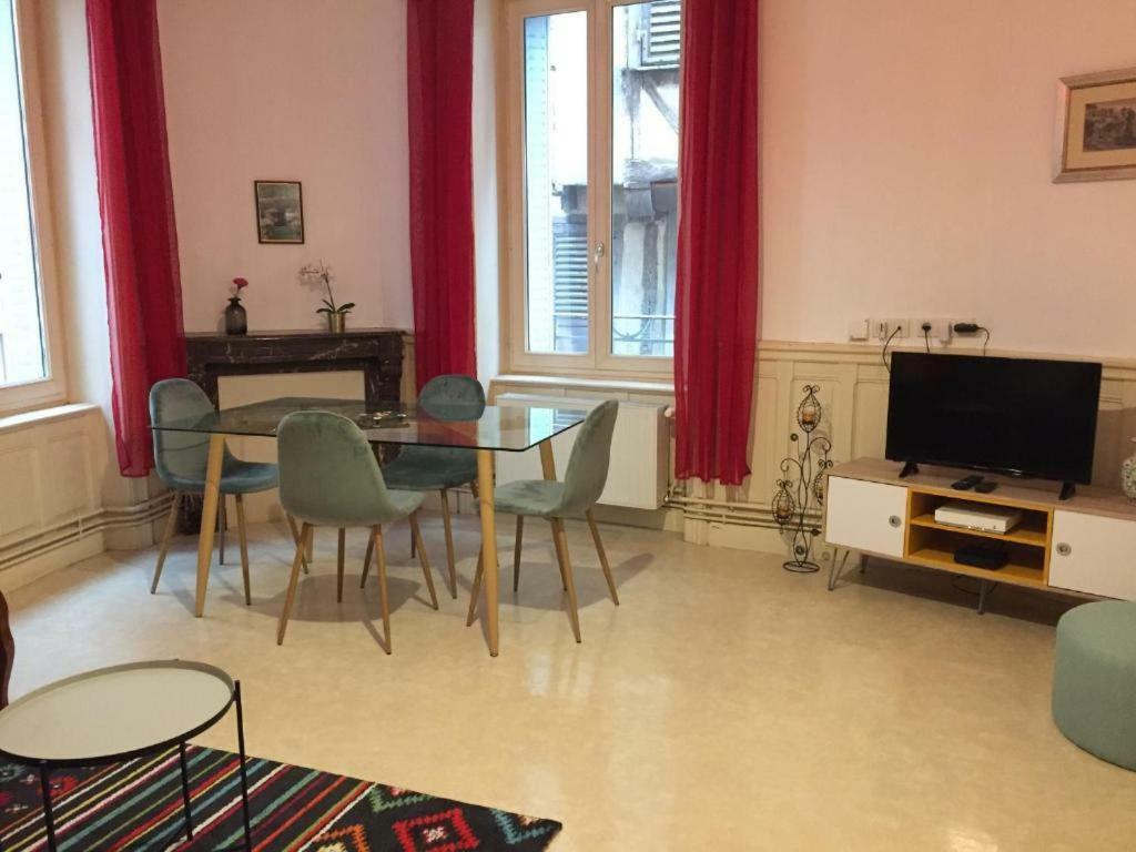 Cap Coutellerie - Sejours Pros Ou Familles En Hypercentre De Thiers Apartman Kültér fotó